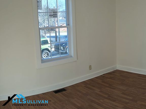 3rd image of 609 N Elizabeth St #11354630