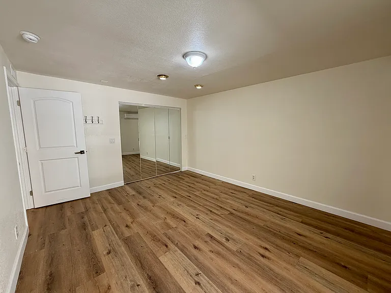 4550 Murietta Ave — Photo 16
