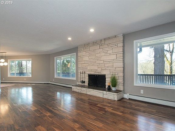 3rd image of 3632 SE Willow St
