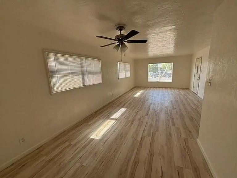 1249 Sandalwood Dr — Photo 3