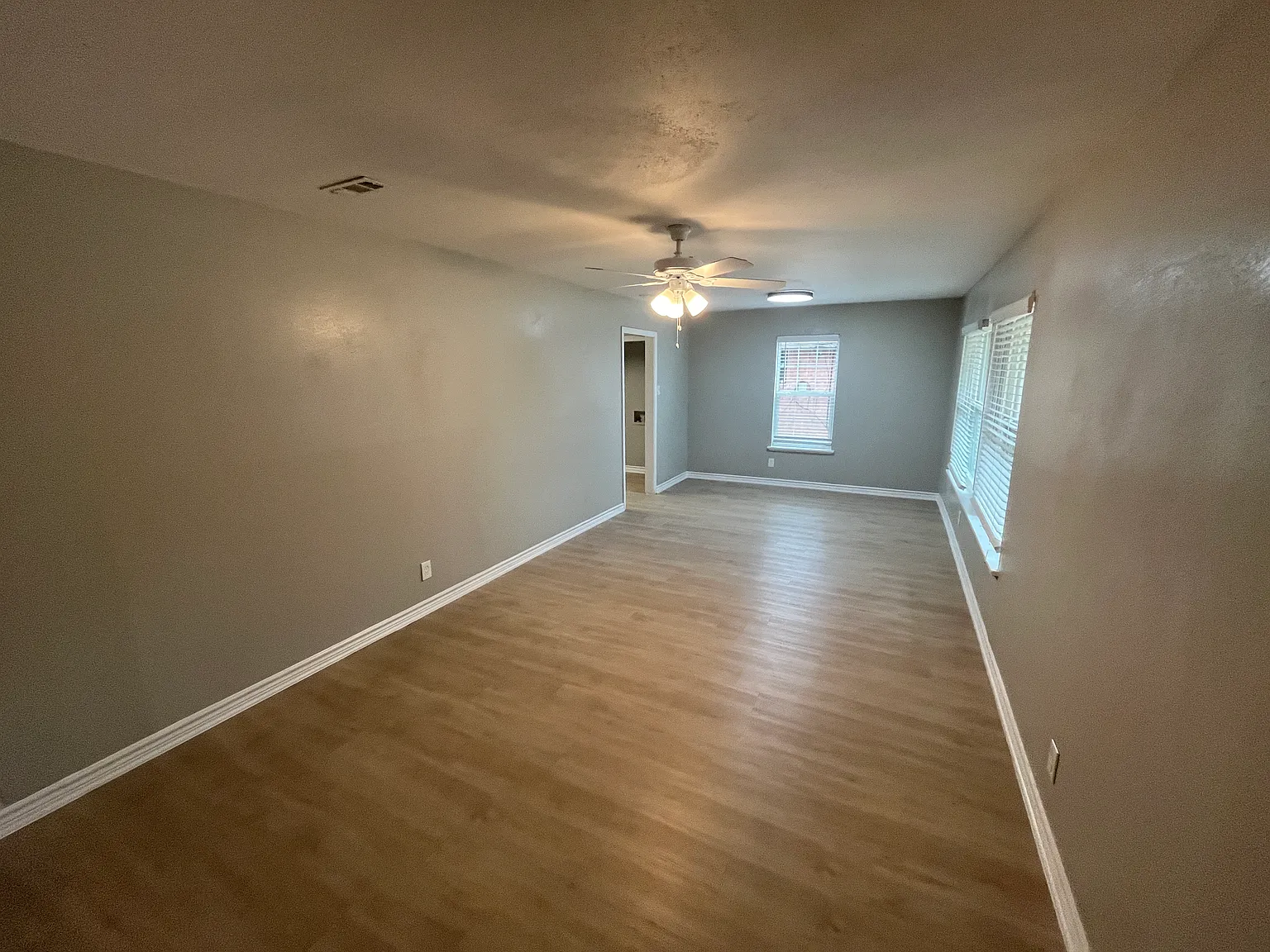 3 bed, 1346 sqft, $1,950 — Photo 4