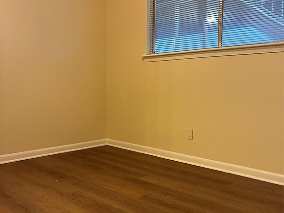 4th image of 1511 W North Loop Blvd APT 103