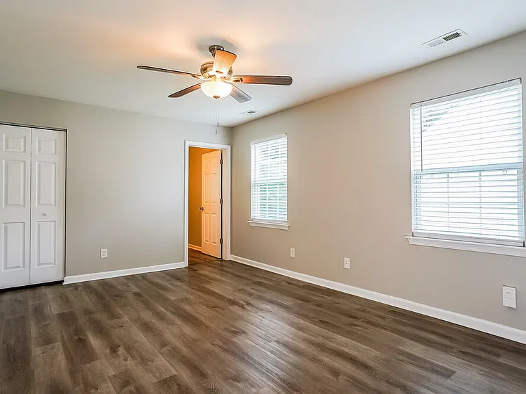 2826 Filbert St — Photo 10