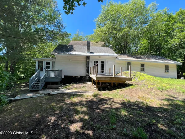 404 Lansing Avenue, Pleasantdale, NY 12182