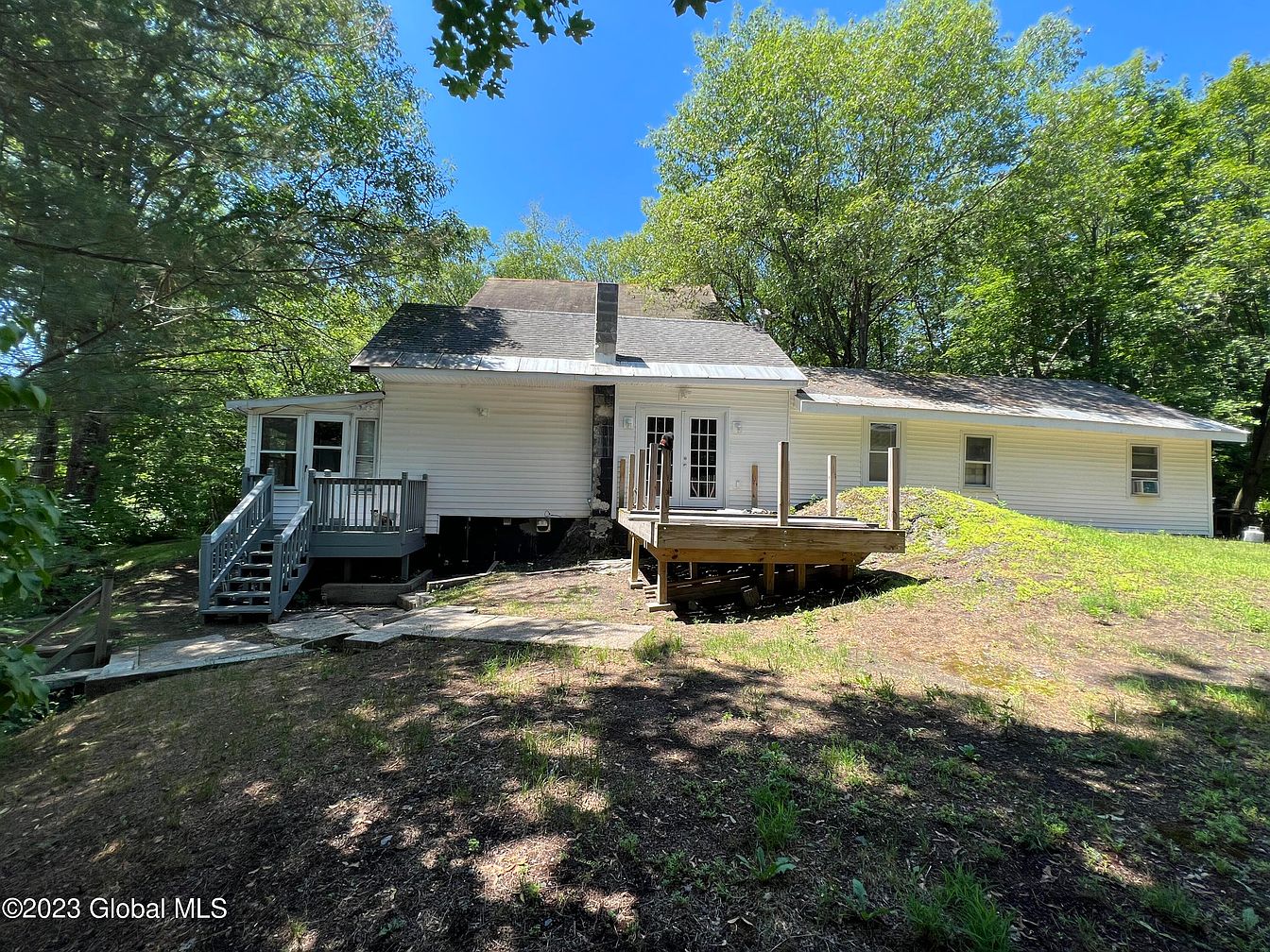 1st image of 404 Lansing Avenue