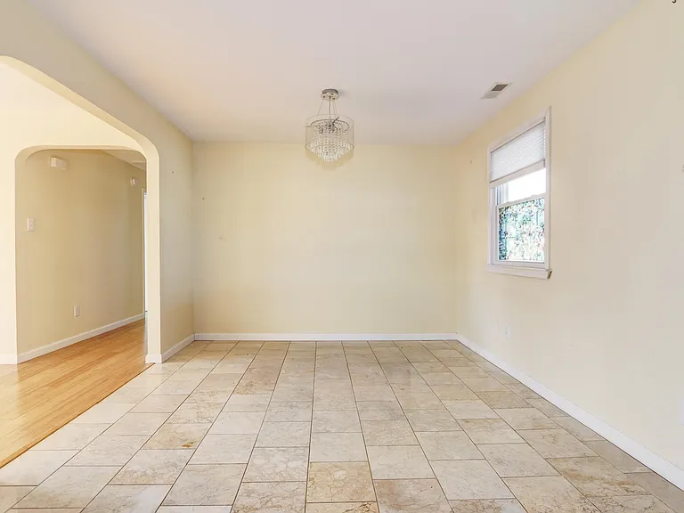 361 N Richmond Ave — Photo 9