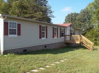 590 Piney Fork Acres Dr, Gretna, VA 24557