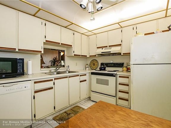 2nd image of 190 SE 5th Ave APT 301