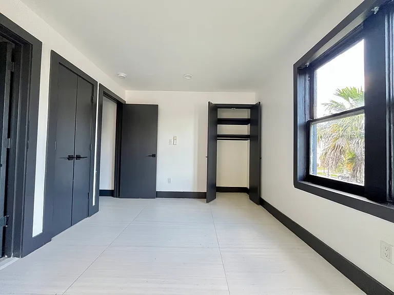 1614 Harrison St #3 — Photo 3