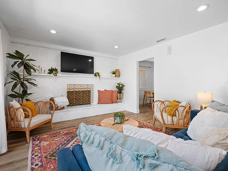 16002 Warren Ln — Photo 41