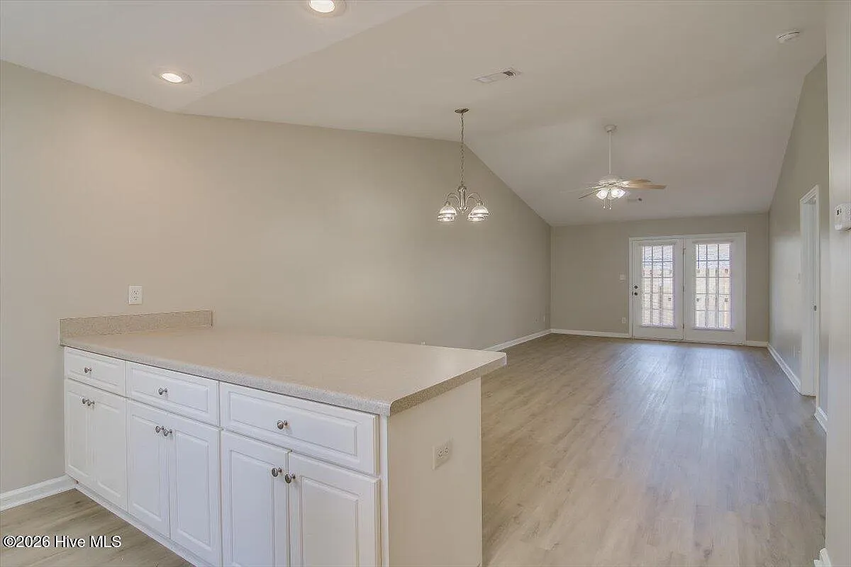 2 bed, 2.0 bath, 1092 sqft, $1,400 — Photo 4