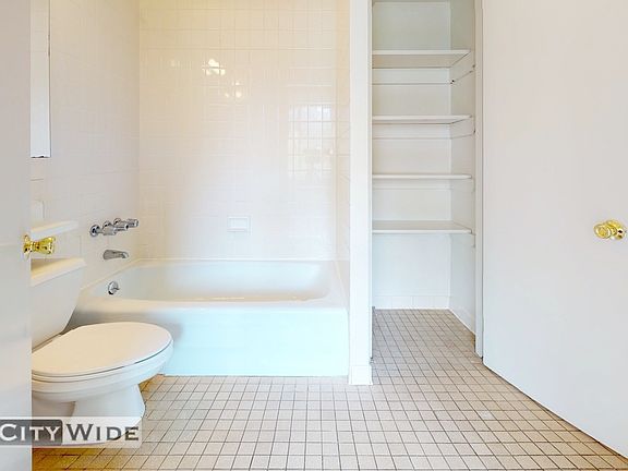 4th image of 207 E 30th St #3RE