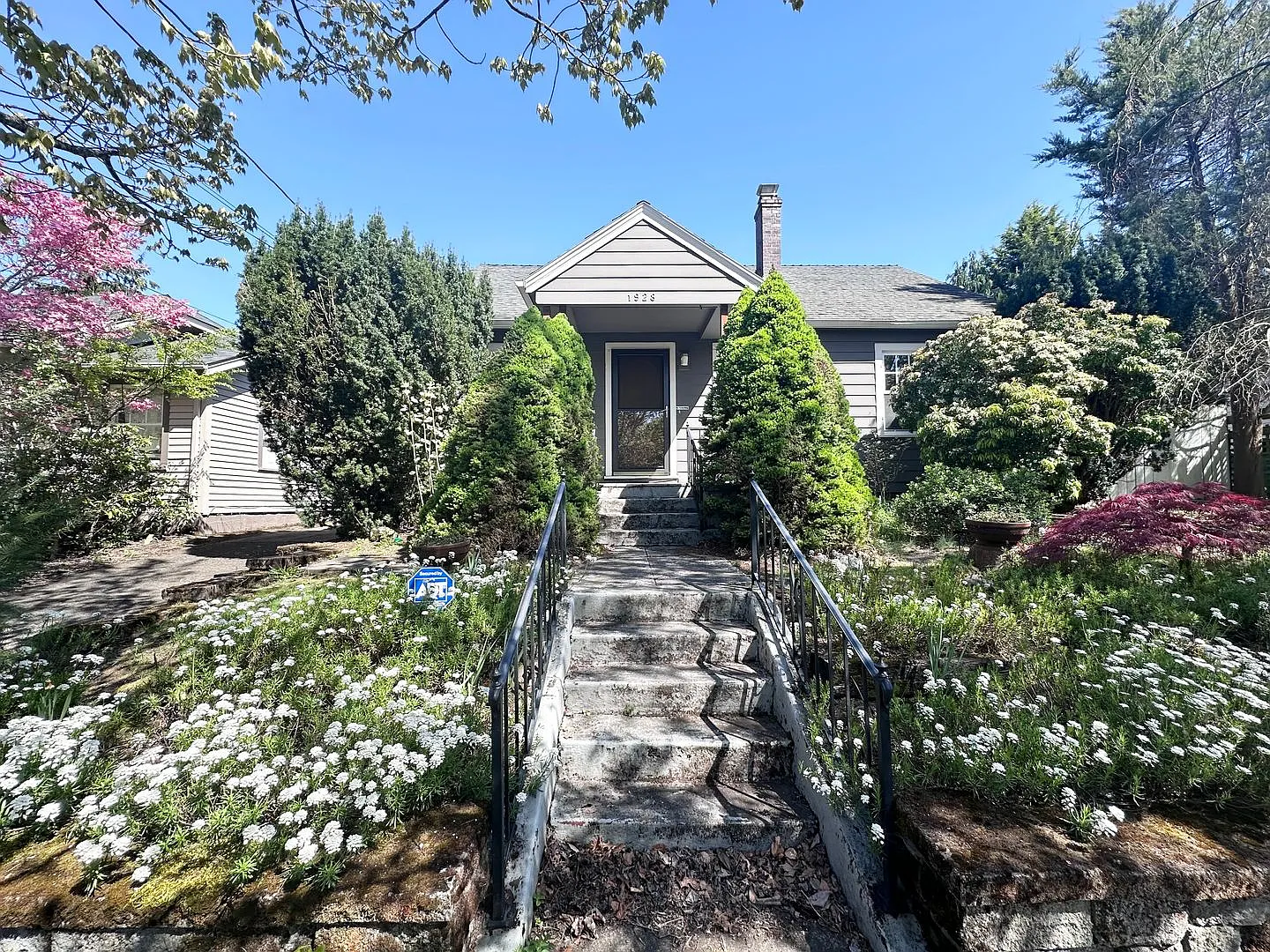 Charming 3 Bed 2 Bath home in Rose City Park Neighborhood! — Photo 1