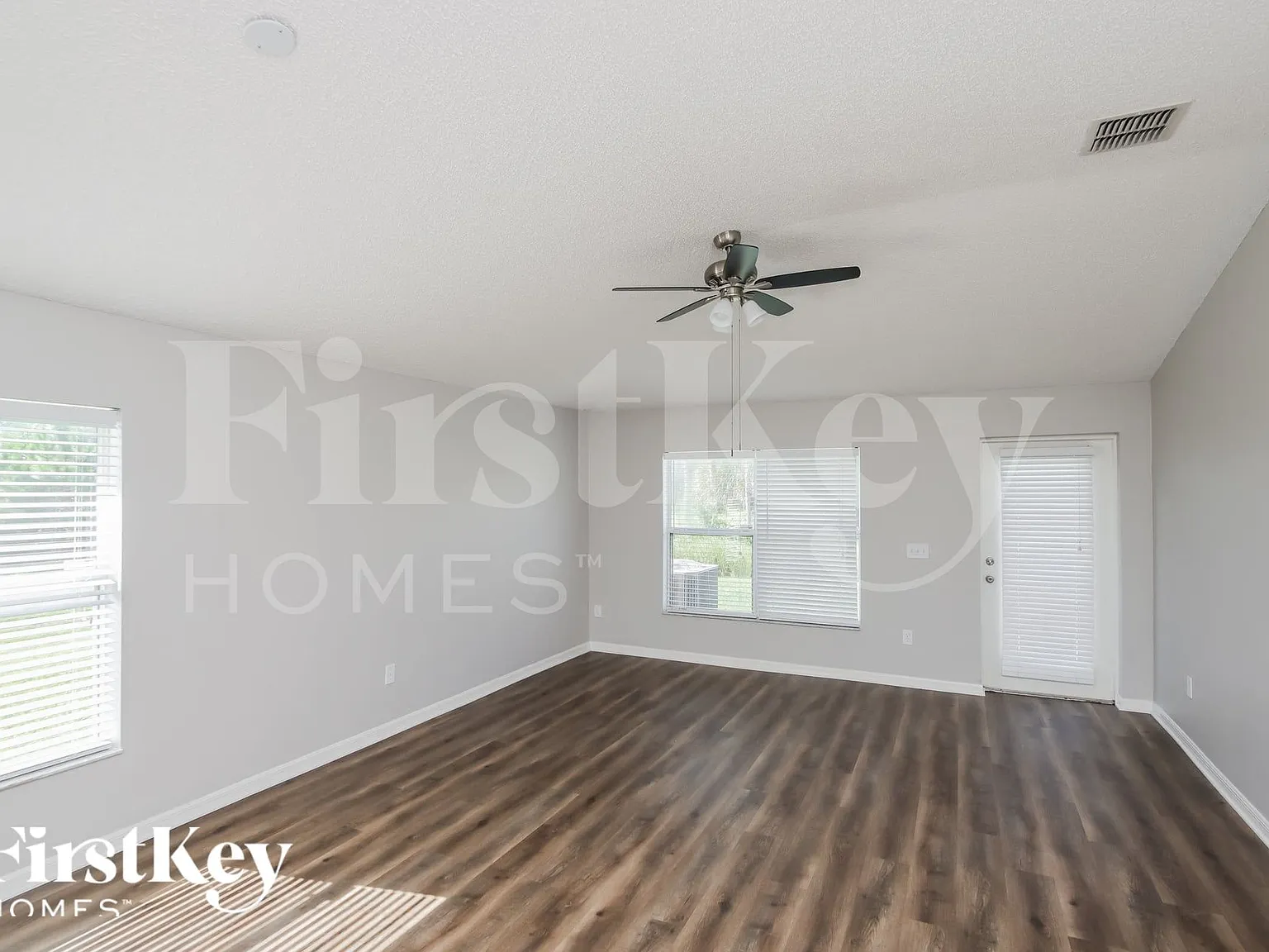 3 bed, 2.0 bath, 1939 sqft, $2,190 — Photo 3