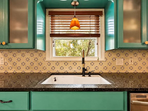 5th image of 2209 La Casa Dr