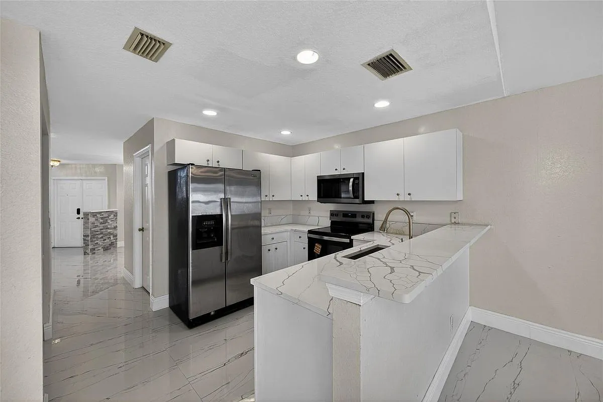 4 bed, 3.0 bath, 2208 sqft, $4,450 — Photo 4