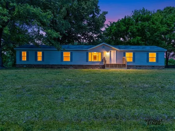 395 Charlotte Dr, Oakland, TN 38060