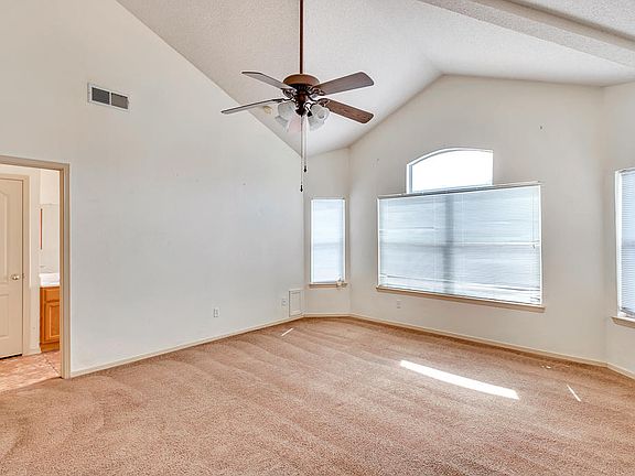 5th image of 10795 Aaron St