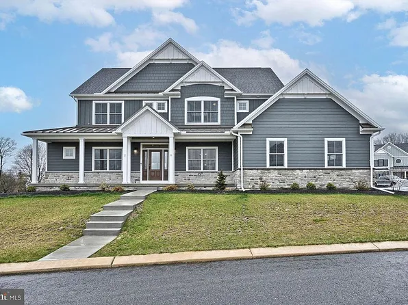 2 Blue Marlin Way, Mechanicsburg, PA 17050