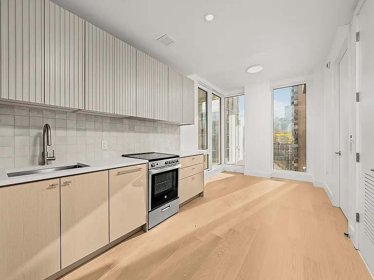 250 W 49th St #52305 — Photo 4