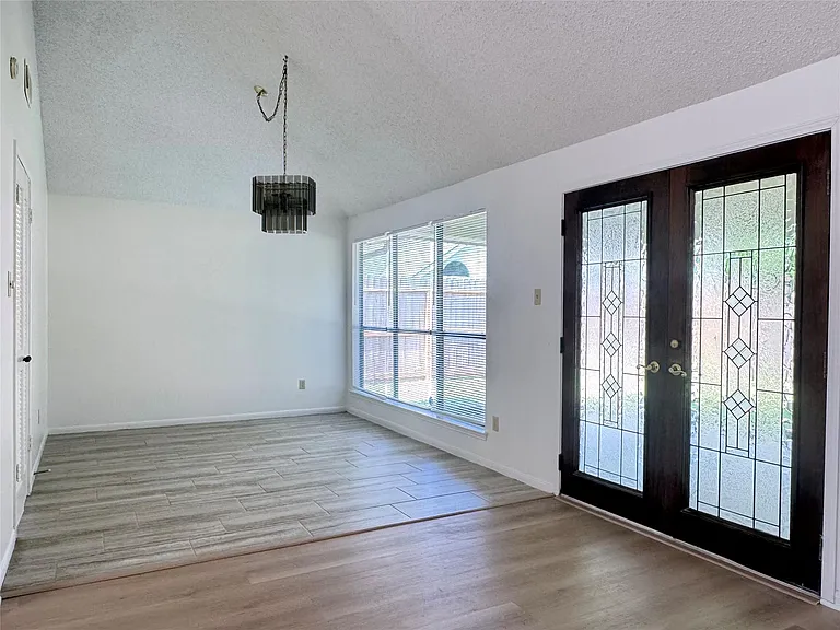 9826 Chiselhurst Dr — Photo 4