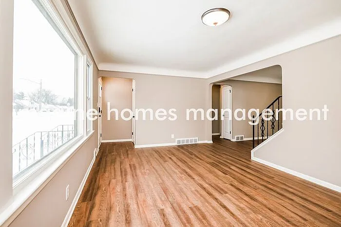 1385 W Miner Rd — Photo 3