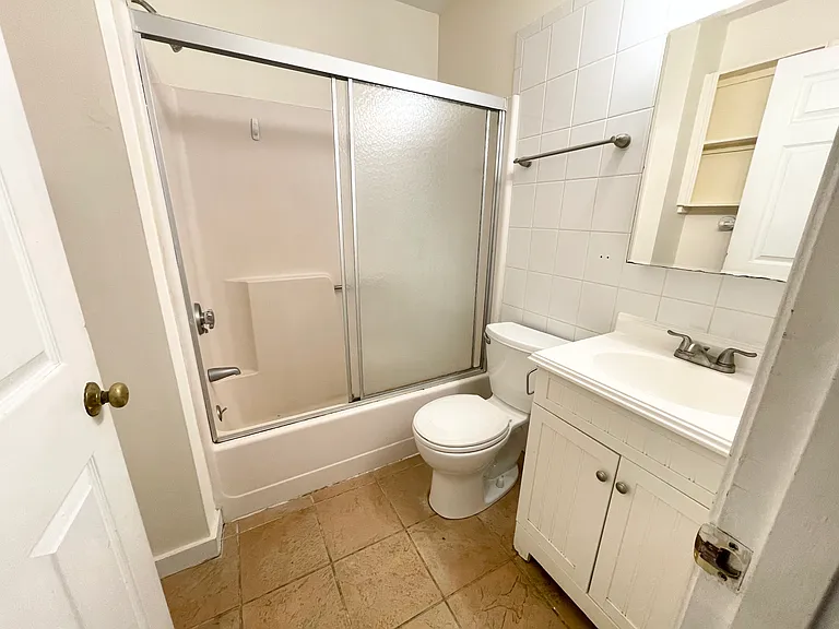 7 Iroquois St #4L — Photo 7