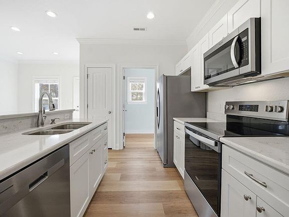4th image of 1106 Mount Horeb St