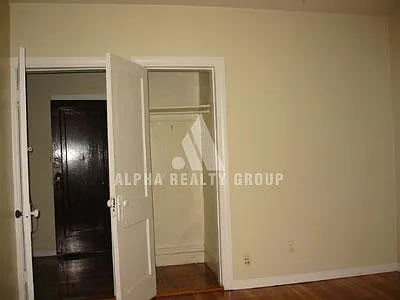 56 Queensberry St #15