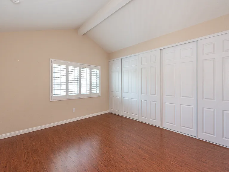 166 Greenmoor — Photo 14