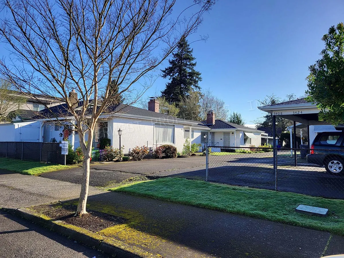 Building Photo - 3414-3424 SE 67th Ave