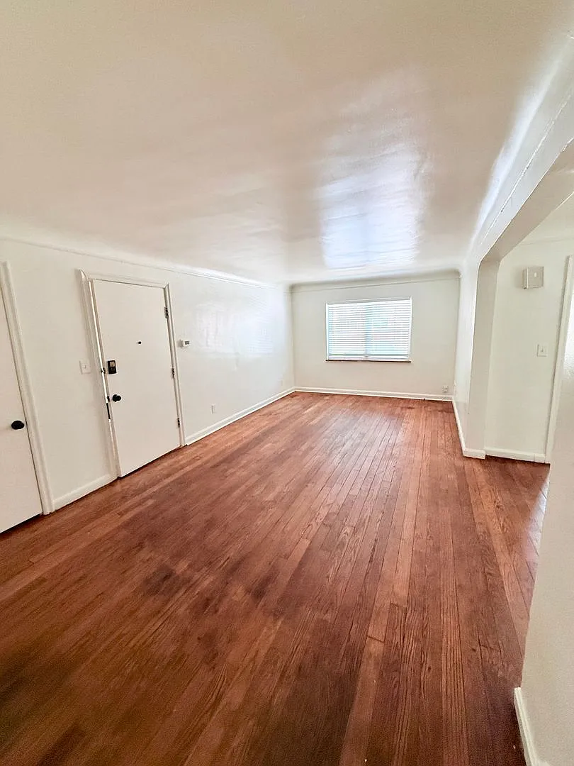 2 bed, 1.0 bath, $1,195 — Photo 3