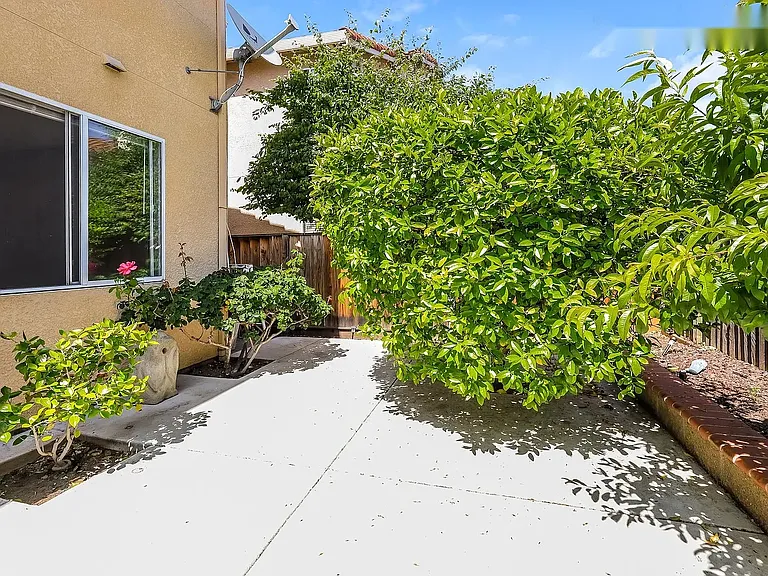2327 Lass Dr — Photo 24