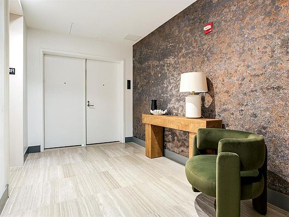 2nd image of 3101 W BAYSHORE BOULEVARD #402