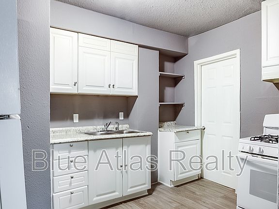 3rd image of 1724 Pear St #2