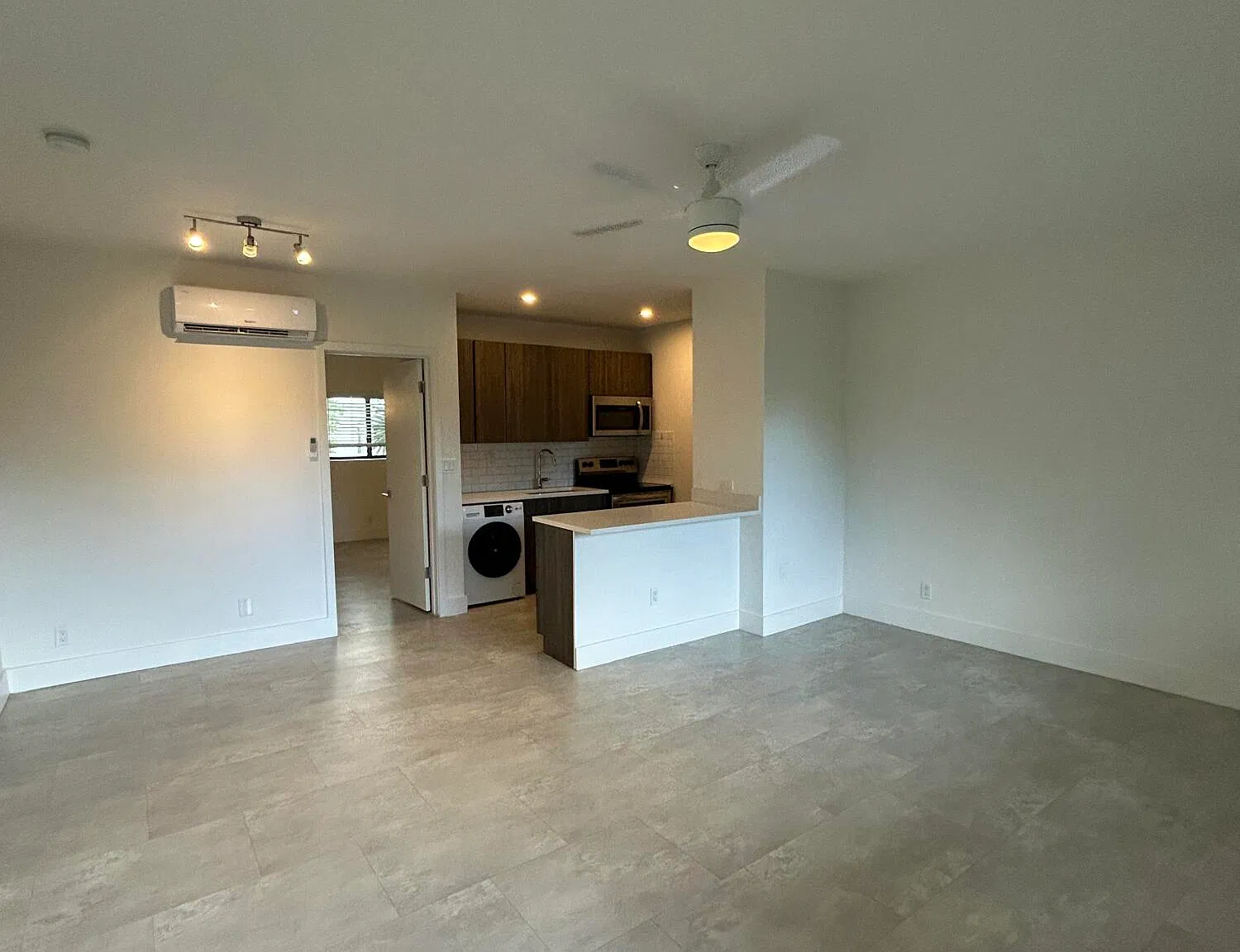 1 bed, 1.0 bath, 4337 sqft, $1,800 — Photo 2