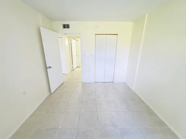 1101 N Benoist Farms Rd APT 106, West Palm Beach, FL 33411