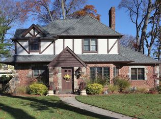 45 Marlborough Ct, Rockville Centre, NY 11570