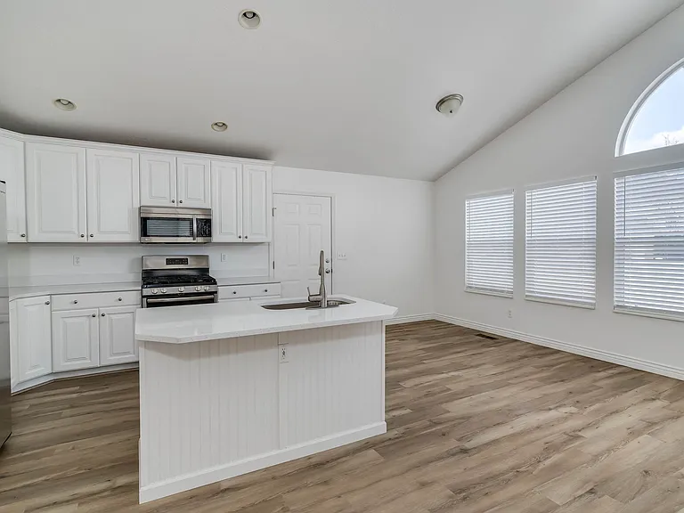 409 S 1125 W — Photo 15