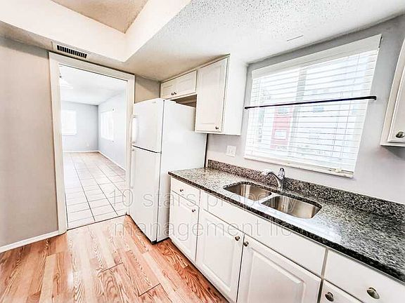 4th image of 4729 39th Ave N #108
