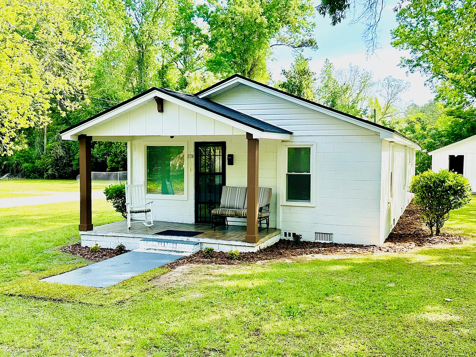 3 bed, 975 sqft, $1,200 — Photo 3