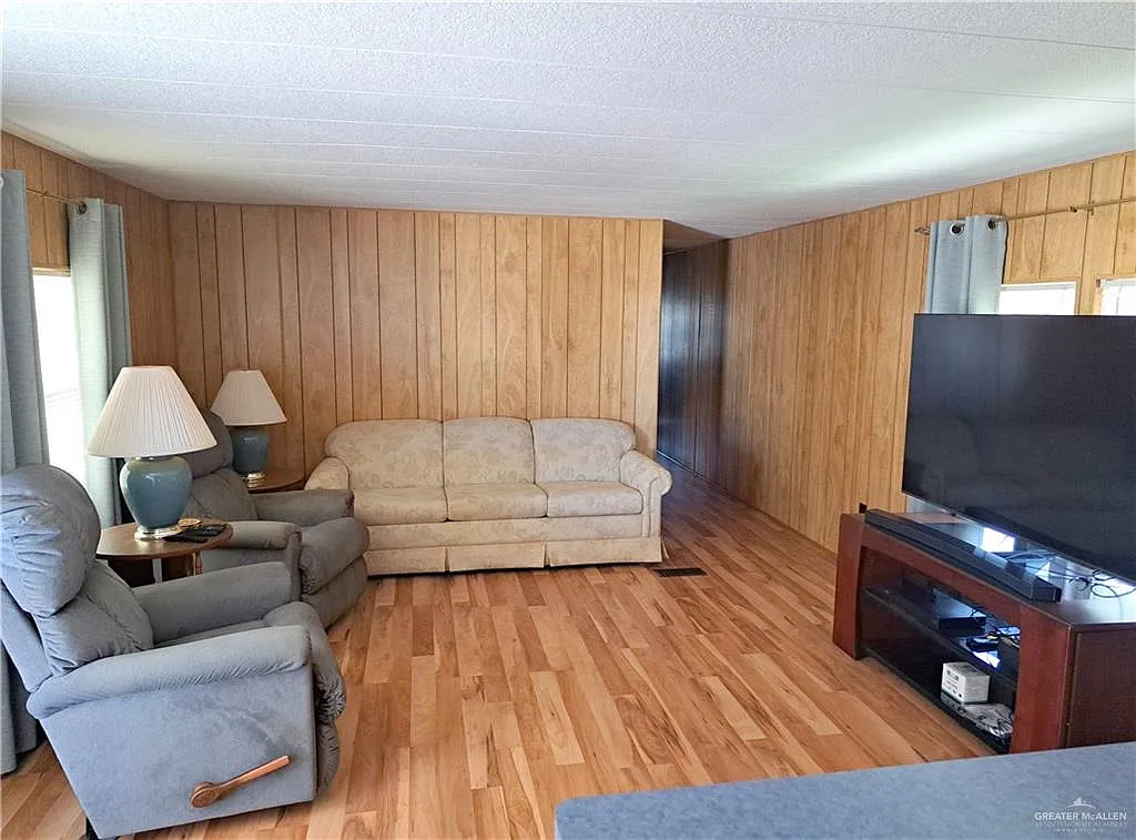2 bed, 1.0 bath, 714 sqft, $750 — Photo 3