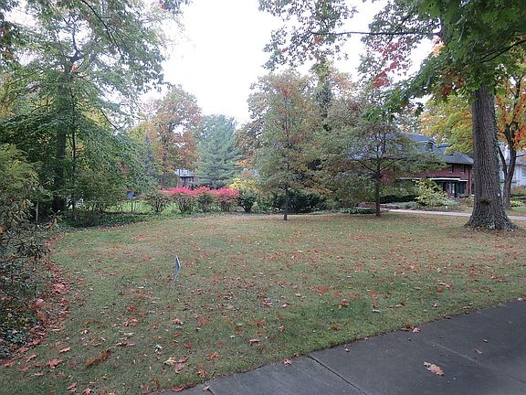 4th image of 2952 Fairmount Blvd