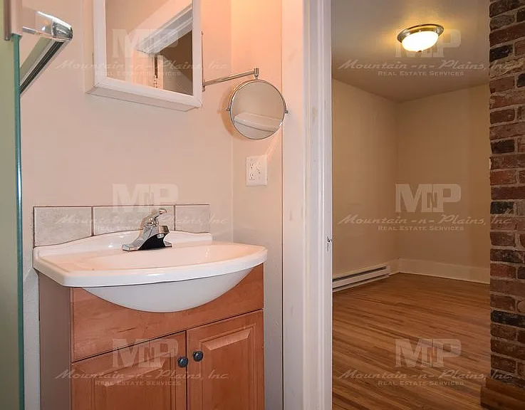 318 W Laurel St #B — Photo 7