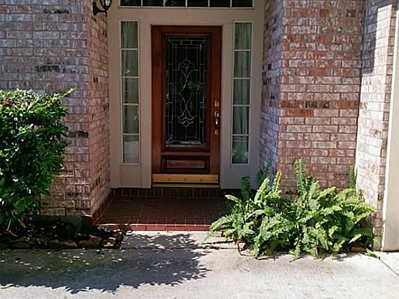 NOTICE THE FRONT DOOR WITH THE LEADED GLASS AND SIDE LIGHTS..... WELCOMES YOUR GUESTS.