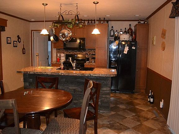 Dining rm/Kitchen area