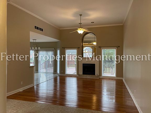 2nd image of 5746 Winnett Dr