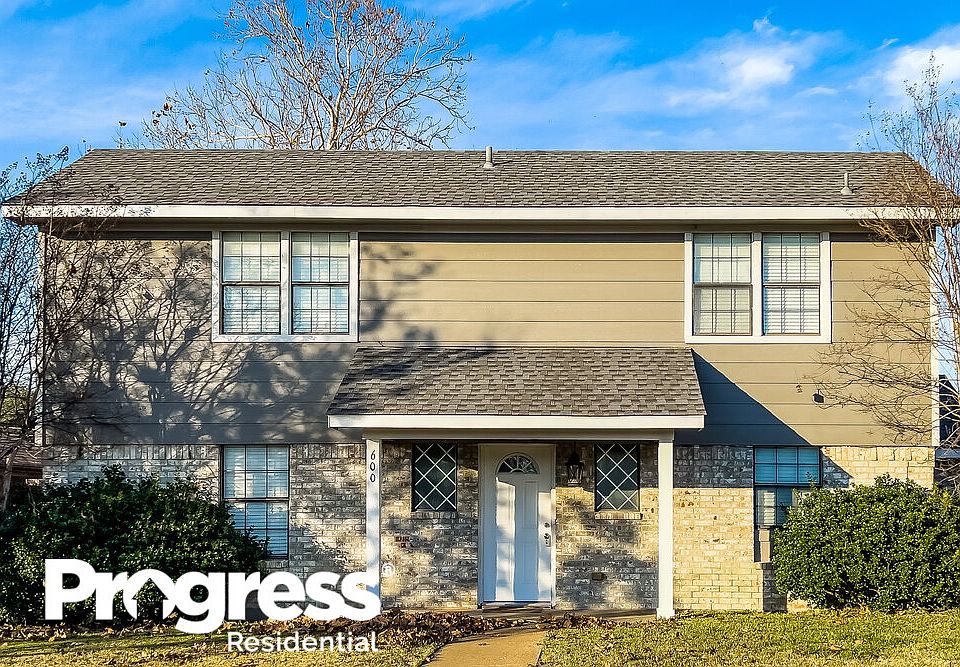 1st image of 600 Stoneybrook Dr