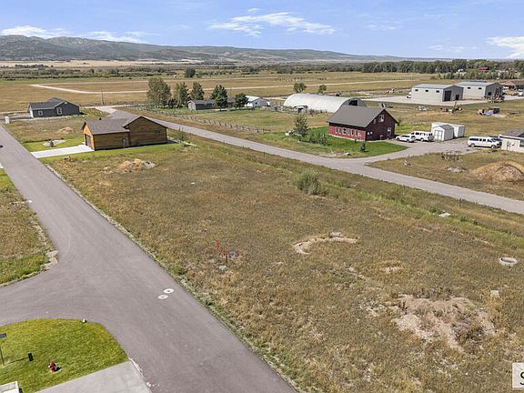 3rd image of 882 Stone Crop Rd