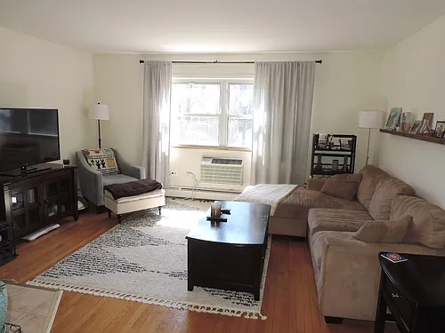 907 Washington St #1A Photo 1